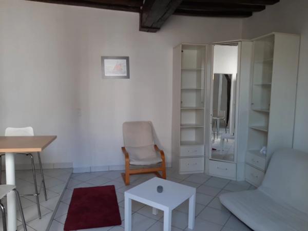 Location                                                      Appartement
                        
                     1 pièces                      26 m2                     à Paris 5