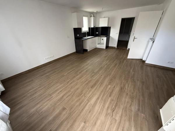 Location                                                      Appartement
                        
                     3 pièces                      58 m2                     à Moret-Loing-Et-Orvanne