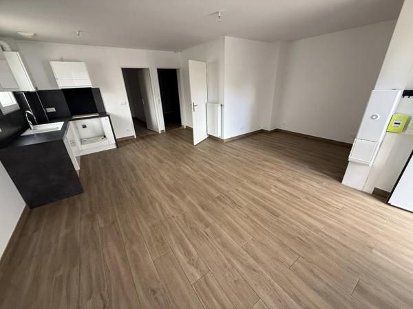 Location                                                      Appartement
                        
                     3 pièces                      58 m2                     à Moret-Loing-Et-Orvanne