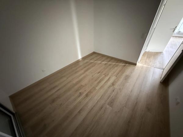 Location                                                      Appartement
                        
                     3 pièces                      58 m2                     à Moret-Loing-Et-Orvanne