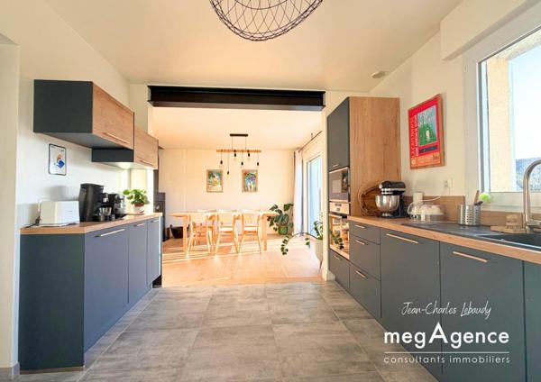 Maison à DONVILLE-LES-BAINS, 50350 - 5 pièces 144m²