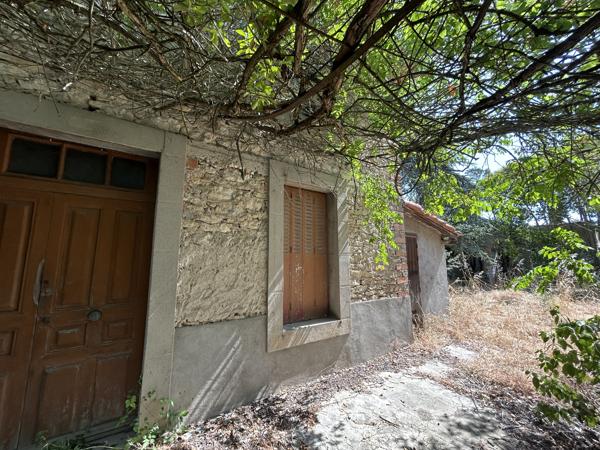 À Bram (11), maison en pierres apparentes à aménager sur un beau terrain de 3300 m2 constructible. Bram (11150)