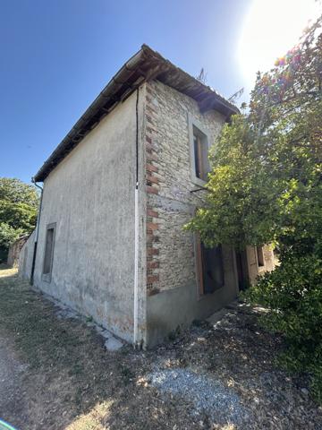 À Bram (11), maison en pierres apparentes à aménager sur un beau terrain de 3300 m2 constructible. Bram (11150)