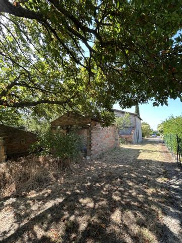 À Bram (11), maison en pierres apparentes à aménager sur un beau terrain de 3300 m2 constructible. Bram (11150)