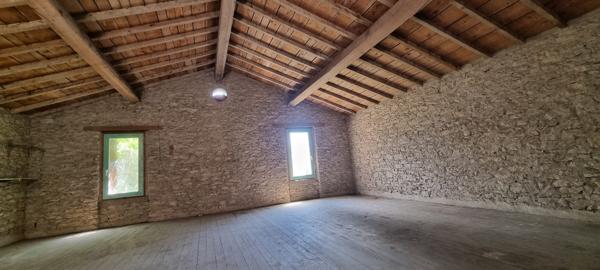 À Bram (11), maison en pierres apparentes à aménager sur un beau terrain de 3300 m2 constructible. Bram (11150)
