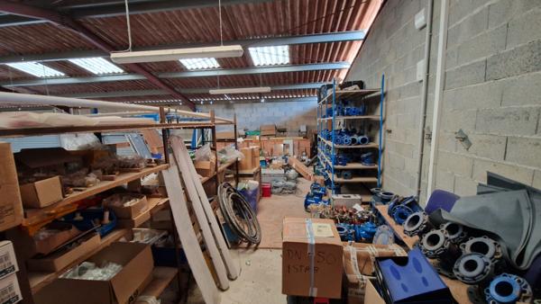 **Hangar avec Bureaux et Stockage sur Grande Parcelle ? Proche de Bergerac**