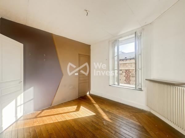 À deux pas du centre-ville, une maison aux beaux volumes qui s'adapte à tous vos projets !