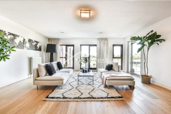 Duplex T4/T5 de 123 m2 au dernier étage