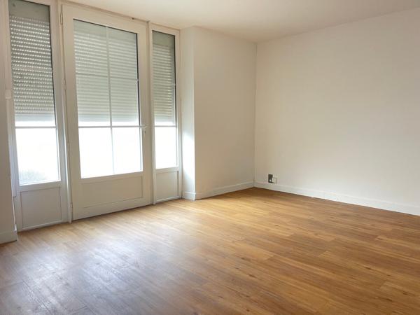 Exclusivité : Immeuble composé de deux appartements de type T3 + garage