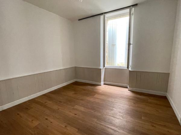 Exclusivité : Immeuble composé de deux appartements de type T3 + garage