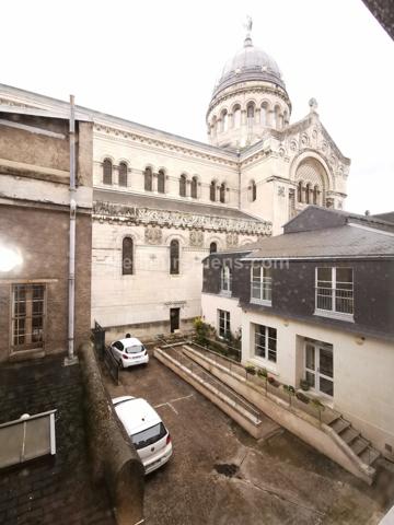 Hyper centre Appartement 70 m2, 2 chambres, place de parking