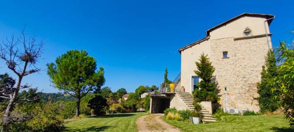 Coup de coeur assuré! Maison de charme en pierre, vue panoramique et prestations d'exception Montbazens