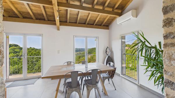 Coup de coeur assuré! Maison de charme en pierre, vue panoramique et prestations d'exception Montbazens
