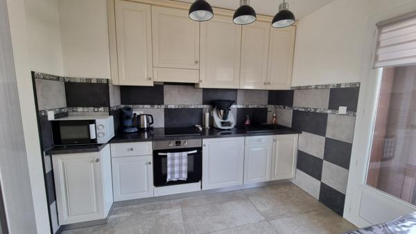 LOCATION : appartement F3 (72 m²) à BORGO