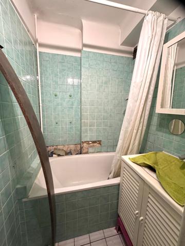 Les Pavillons s/s Bois... Appartement de 3 pièces + Pkg + Cave + Asc...