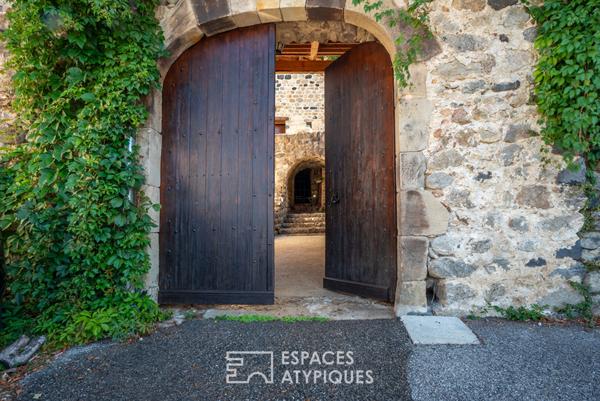 Ensemble de deux maisons en pierre rénovées avec vue et coin de rivière privé