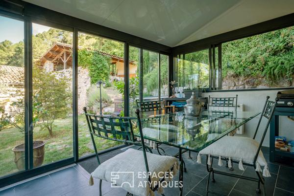 Ensemble de deux maisons en pierre rénovées avec vue et coin de rivière privé