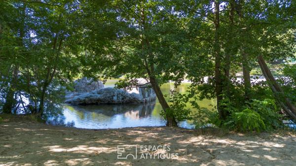 Ensemble de deux maisons en pierre rénovées avec vue et coin de rivière privé