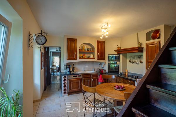 Ensemble de deux maisons en pierre rénovées avec vue et coin de rivière privé