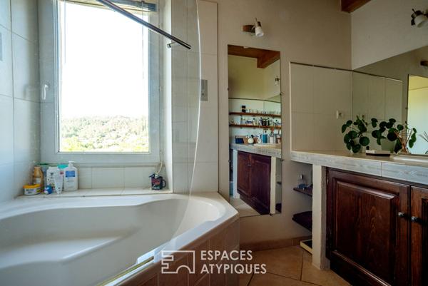 Ensemble de deux maisons en pierre rénovées avec vue et coin de rivière privé