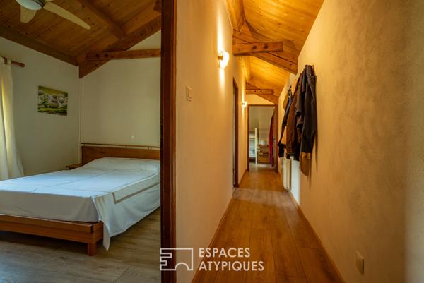 Ensemble de deux maisons en pierre rénovées avec vue et coin de rivière privé