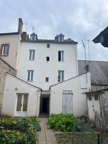 IMMEUBLE LAVAL 150 m²
