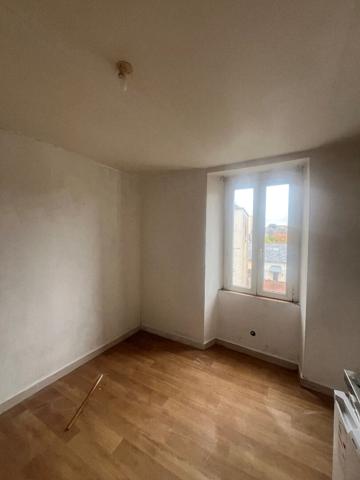 IMMEUBLE LAVAL 150 m²