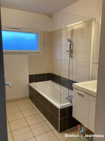 Maison quartier Polyclinique à Laval