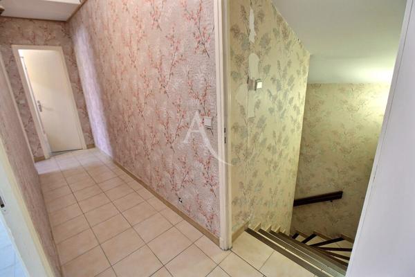 MAISON FAMILIALE À FORT POTENTIEL DÉVELOPPANT 142 M² AVEC 5 CHAMBRES SUR TERRAIN 3 FACES AU CALME