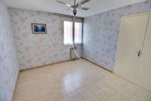 MAISON FAMILIALE À FORT POTENTIEL DÉVELOPPANT 142 M² AVEC 5 CHAMBRES SUR TERRAIN 3 FACES AU CALME