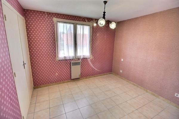 MAISON FAMILIALE À FORT POTENTIEL DÉVELOPPANT 142 M² AVEC 5 CHAMBRES SUR TERRAIN 3 FACES AU CALME