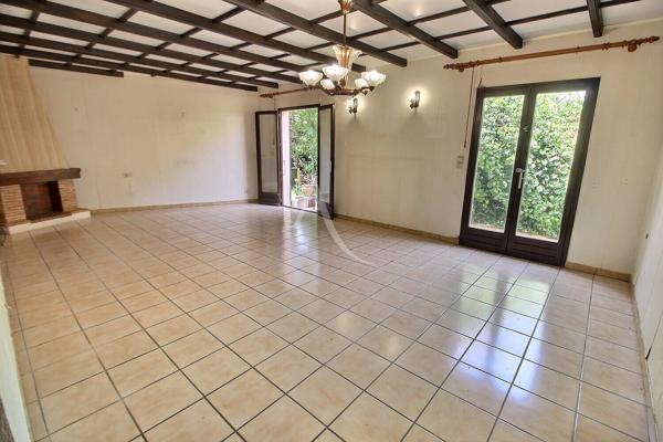 MAISON FAMILIALE À FORT POTENTIEL DÉVELOPPANT 142 M² AVEC 5 CHAMBRES SUR TERRAIN 3 FACES AU CALME