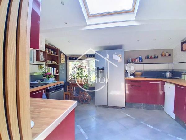 COEUR BASTIDE : Maison familiale 203 m² avec piscine et dépendances