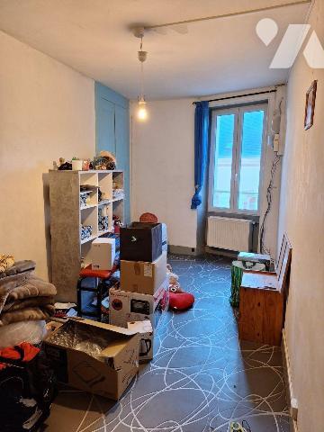 Maison à vendre à SAINT MARTIN D'AUXIGNY, au c?ur du village une maison en pierre comprenant au...