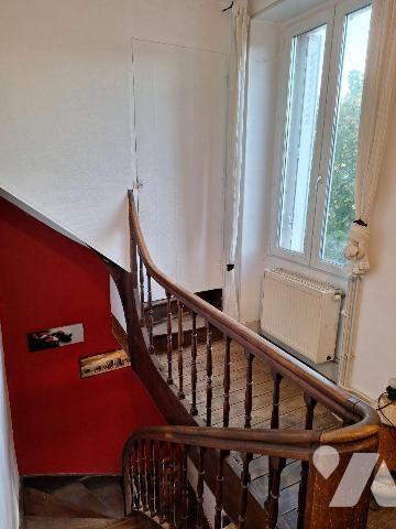 Maison à vendre à SAINT MARTIN D'AUXIGNY, au c?ur du village une maison en pierre comprenant au...