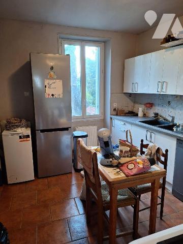 Maison à vendre à SAINT MARTIN D'AUXIGNY, au c?ur du village une maison en pierre comprenant au...