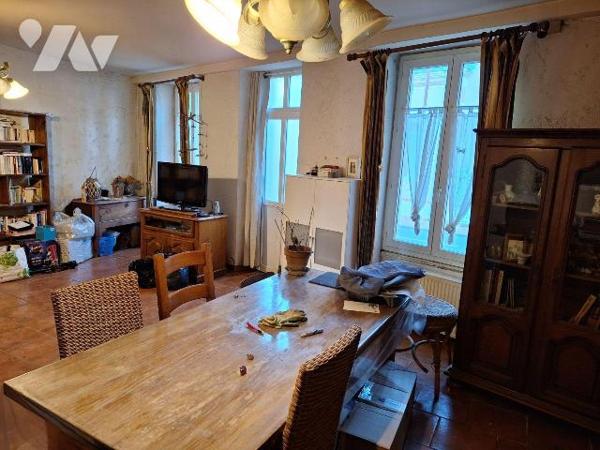 Maison à vendre à SAINT MARTIN D'AUXIGNY, au c?ur du village une maison en pierre comprenant au...