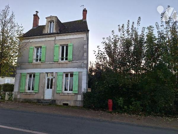 Maison à vendre à SAINT MARTIN D'AUXIGNY, au c?ur du village une maison en pierre comprenant au...