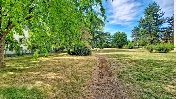 POITIERS ? T1 LUMINEUX AVEC GRANDE TERRASSE, PARKING ET CAVE ? INVESTISSEMENT LOCATIF