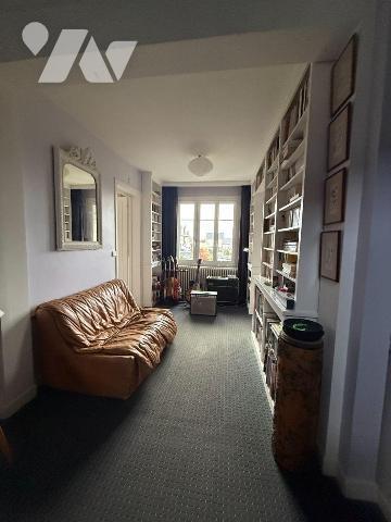 MAISON - VENTE - 
Maison individuelle en briques, présentant une architecture de caractère ave...