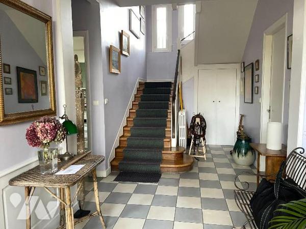 MAISON - VENTE - 
Maison individuelle en briques, présentant une architecture de caractère ave...