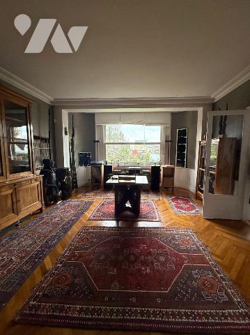 MAISON - VENTE - 
Maison individuelle en briques, présentant une architecture de caractère ave...