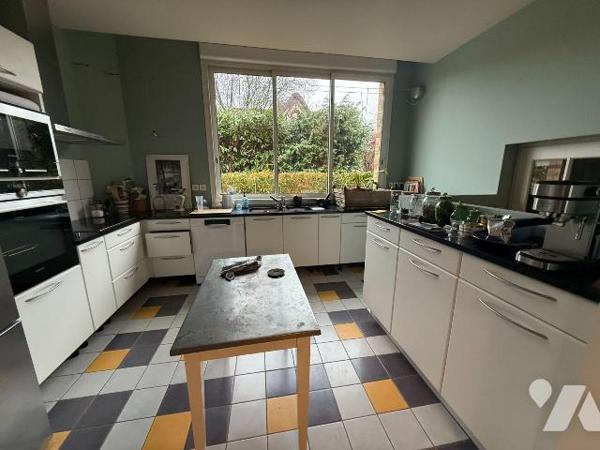 MAISON - VENTE - 
Maison individuelle en briques, présentant une architecture de caractère ave...