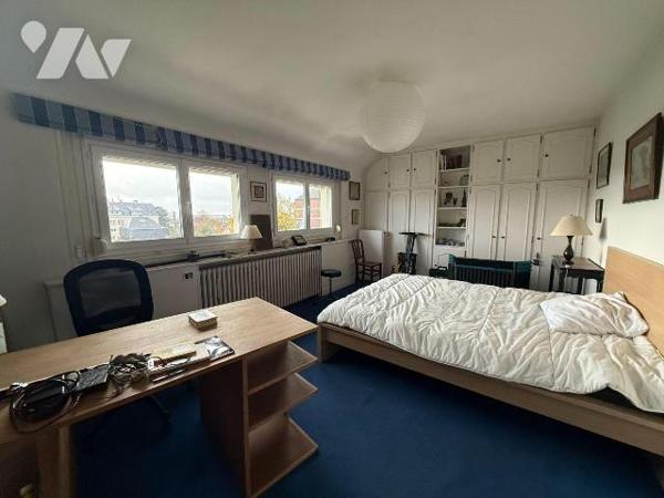 MAISON - VENTE - 
Maison individuelle en briques, présentant une architecture de caractère ave...