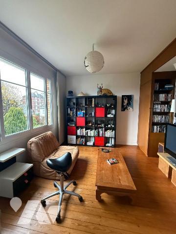 MAISON - VENTE - 
Maison individuelle en briques, présentant une architecture de caractère ave...