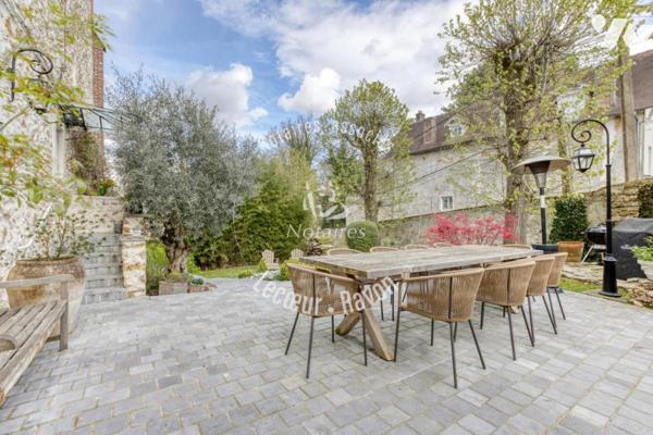 Maison de Maître de 280 m2 avec 5 chambres et 1360 M2 de terrain, Orgeval