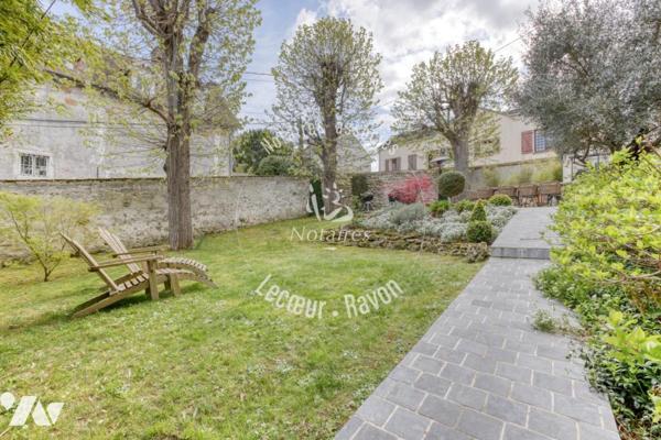 Maison de Maître de 280 m2 avec 5 chambres et 1360 M2 de terrain, Orgeval