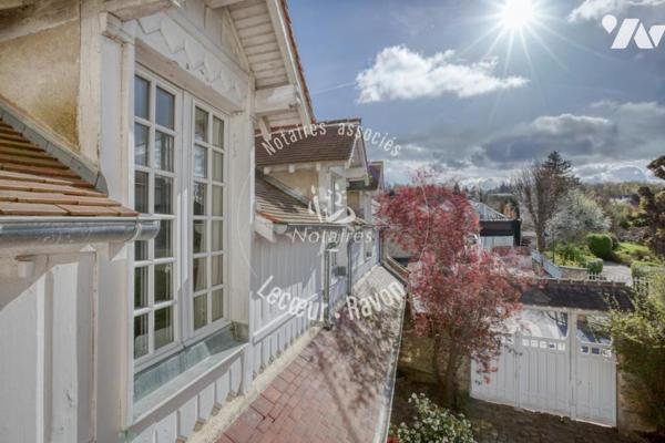 Maison de Maître de 280 m2 avec 5 chambres et 1360 M2 de terrain, Orgeval