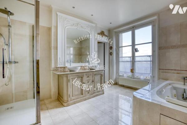 Maison de Maître de 280 m2 avec 5 chambres et 1360 M2 de terrain, Orgeval