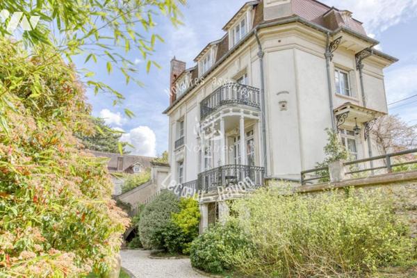 Maison de Maître de 280 m2 avec 5 chambres et 1360 M2 de terrain, Orgeval